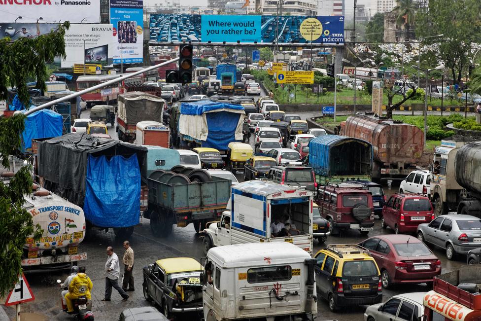 Congestion on a Mumbai road