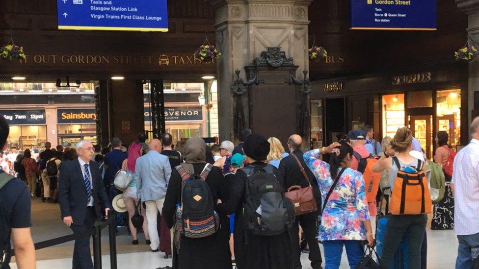 Passengers stuck at Glasgow Central