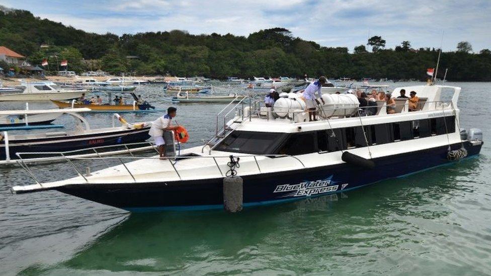 Tourists prepare to leave Bali for a neighbouring island (29 November 2017)