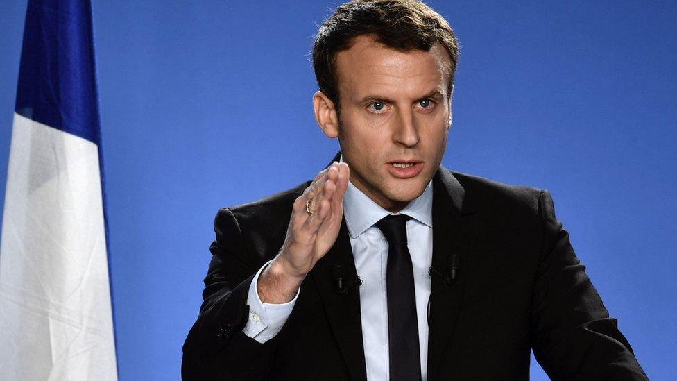 Former French Economy Minister Emmanuel Macron delivers a speech during a press conference to announce his presidential candidacy (16 Nov)