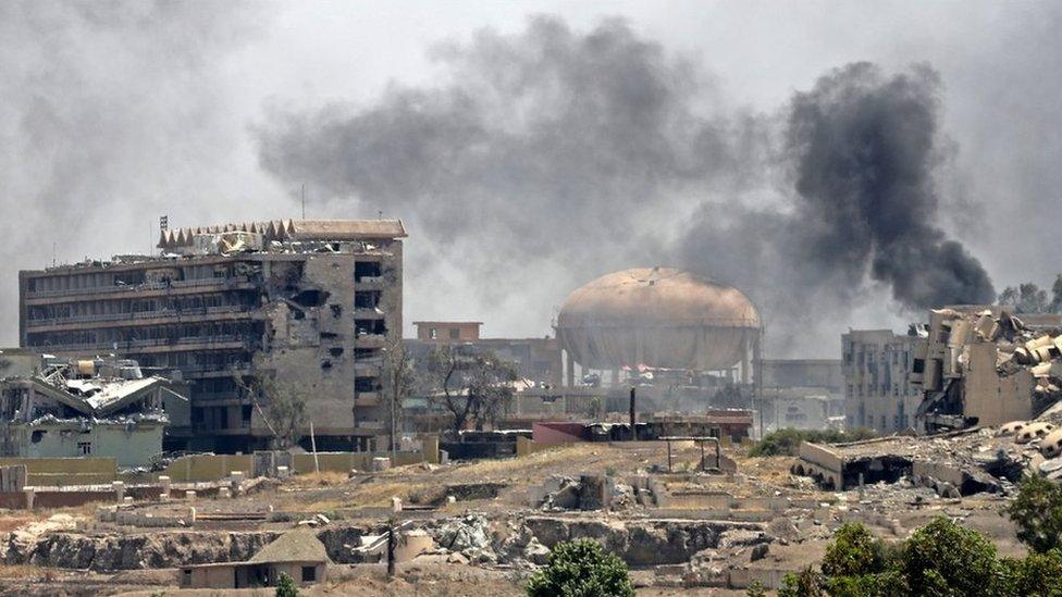 Smoke billows in a district of west Mosul, near al-Shifa hospital, on 30 May 2017