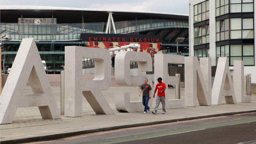 Arsenal sign, Emirates Stadium