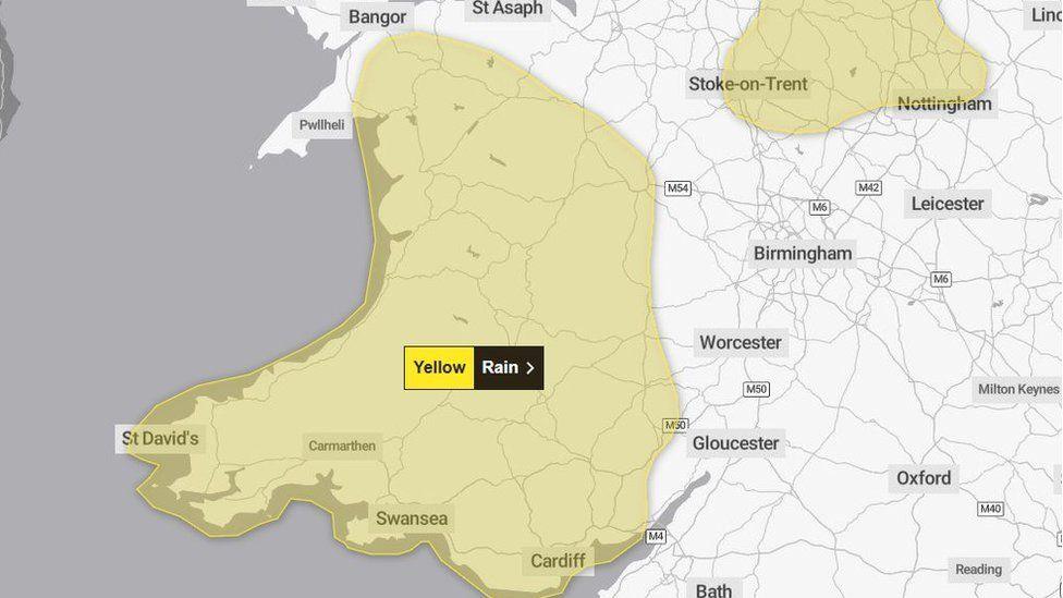 Map rhybudd glaw penwythnos 23-24 Tachwedd