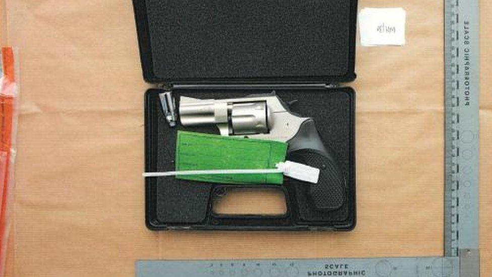 A blank firing pistol