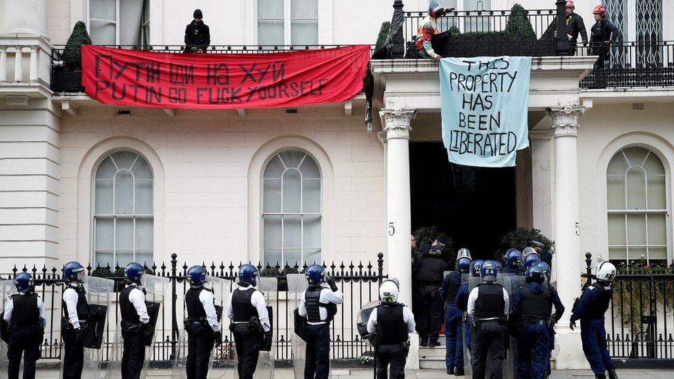 Police are seen moving into a London mansion reportedly owned by Russian billionaire Oleg Deripaska, which has been occupied by protesters