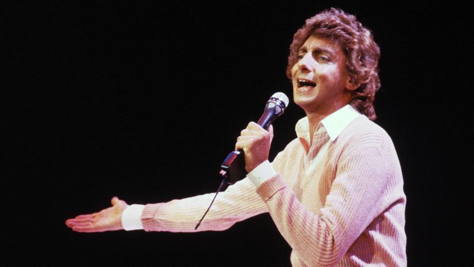 Barry Manilow in 1982