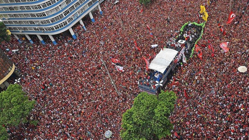 Crowds welcome the Flamengo team in Rio. 24 Nov 2019