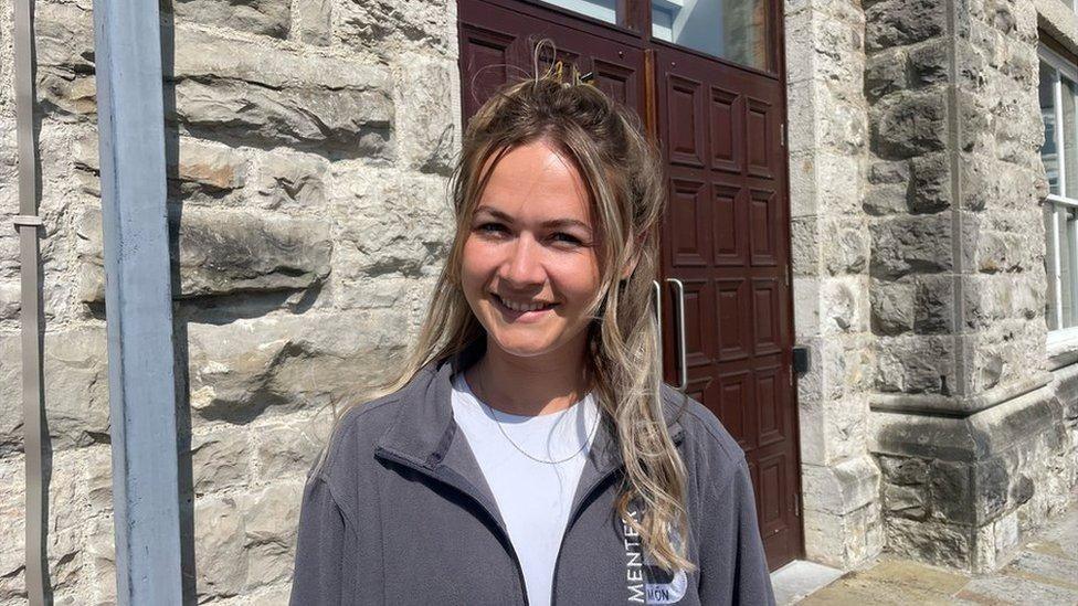 Elen Hughes, rheolwr prosiectau Menter Môn