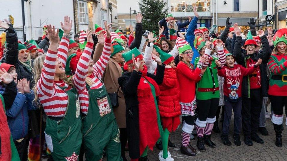 Weymouth elf record attempt