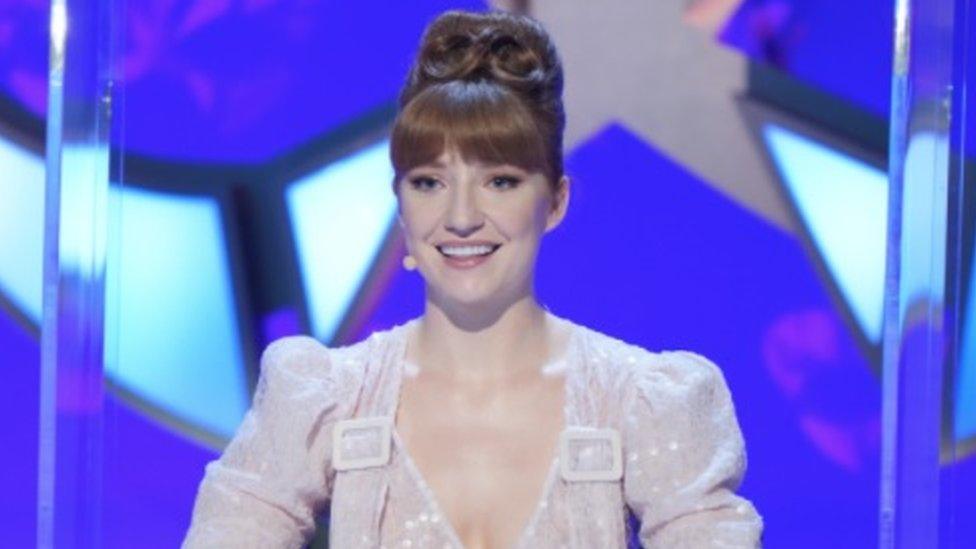 nicola-roberts-on-the-panel