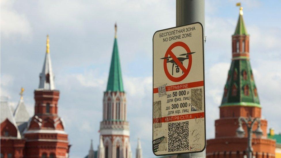 sign-outside-the-Kremlin.