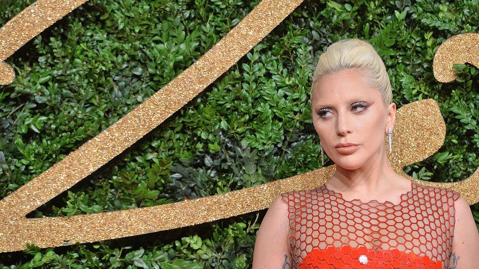 Lady Gaga gets a pony for Christmas - BBC News