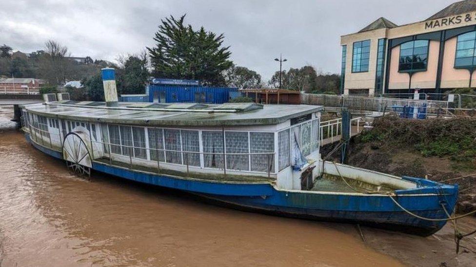 Disposal of Compton Castle paddle steamer may cost £200k - BBC News