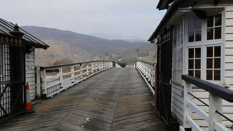 Tollbont yn Eryri