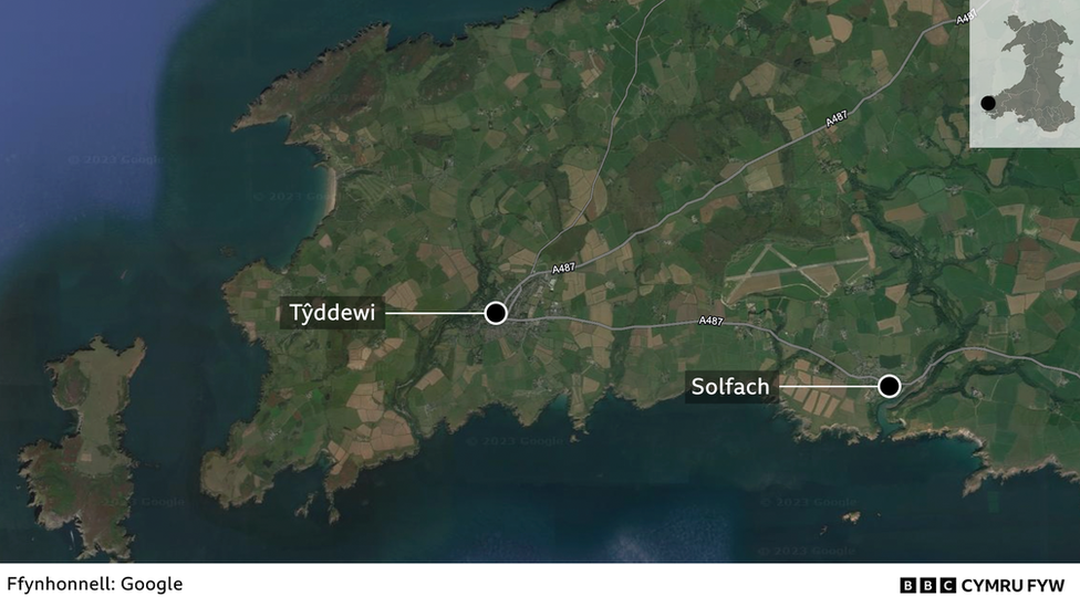 Dim ond dwy feddygfa sydd yn ardal Penrhyn Tyddewi - un yn Solfach a'r llall yn Nhyddewi