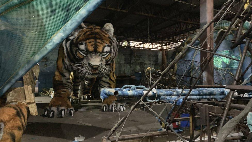 A large tiger model sits in unused samba school