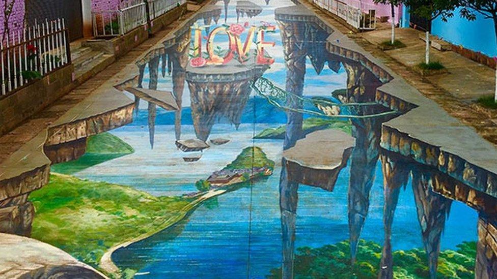 world-record-breaking-anamorphic-pavement-art.