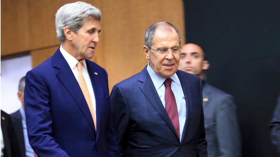 US Secretary of State John Kerry (L) and Russian Foreign Minister Sergei Lavrov arrive for news conference after a meeting on Syria in Geneva, Switzerland, August 26, 2016.