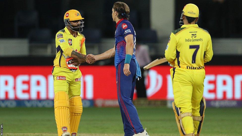 Tom Curran shaking hands with CSK batters