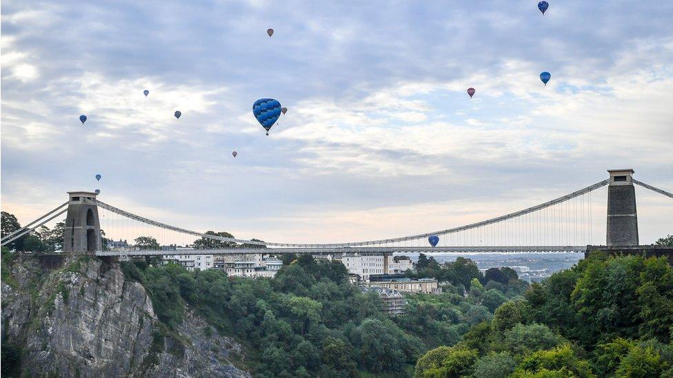 hot-air-balloons-above-bristol.