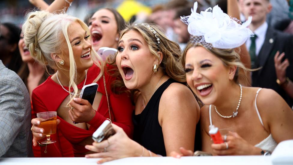 Women enjoying the races at Aintree