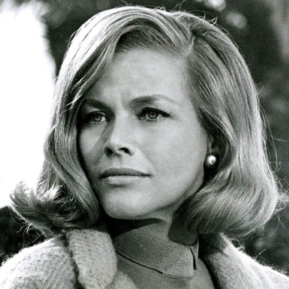 Obituary: Honor Blackman - BBC News