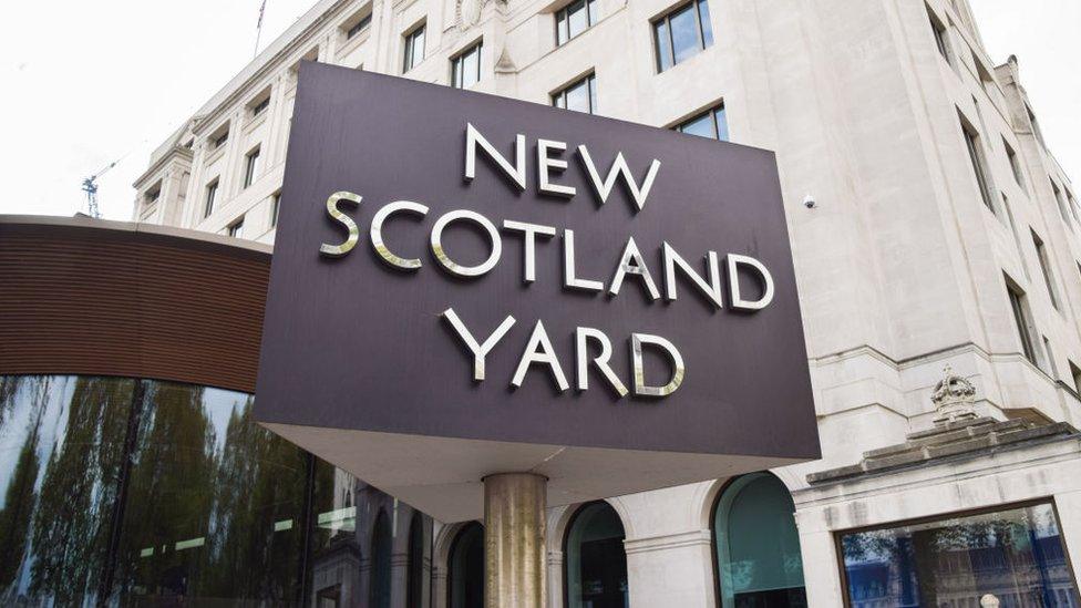 Scotland Yard sign