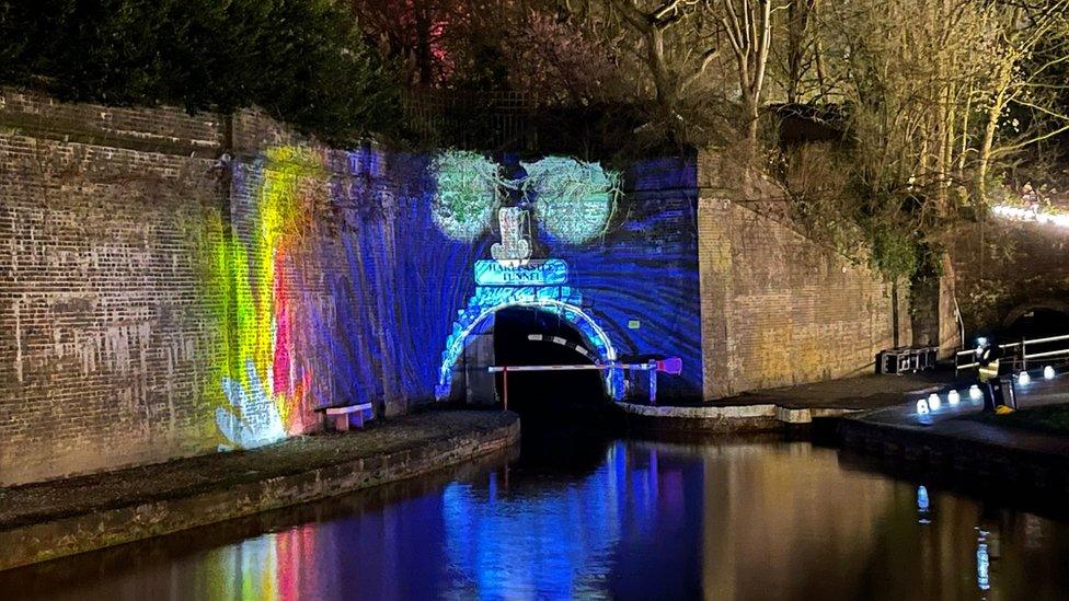 Light projection on a railway tunnel