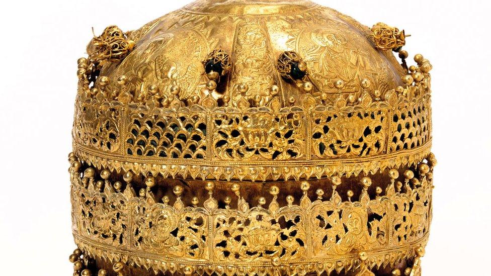 V&A Museum, Maqdala 1868 display: Crown, gold and gilded copper with glass beads, pigment and fabric, made in Ethiopia, 1600-1850