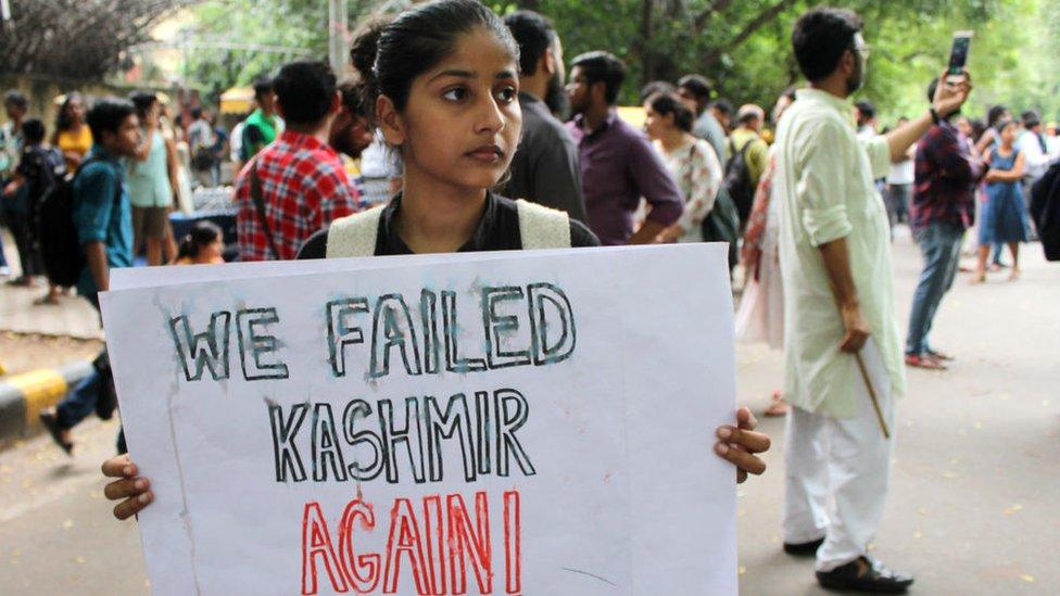 Woman-protests-against-Kashmir-losing-special-status.