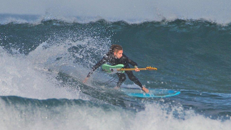 Surfing guitarist