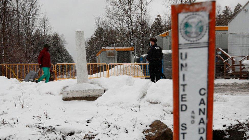 US-Canada border at Roxham Road