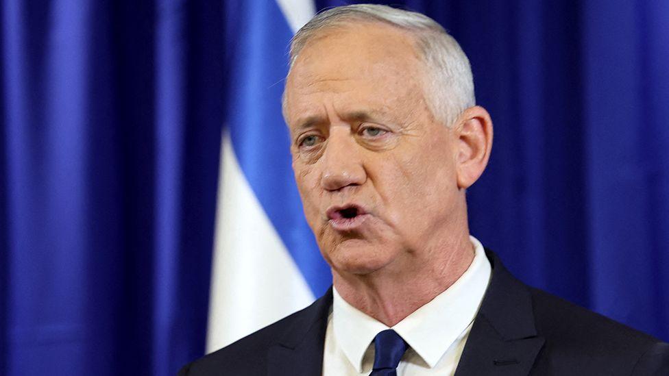 Israeli Minister Benny Gantz addresses the media in front of an Israeli flag on 9 June