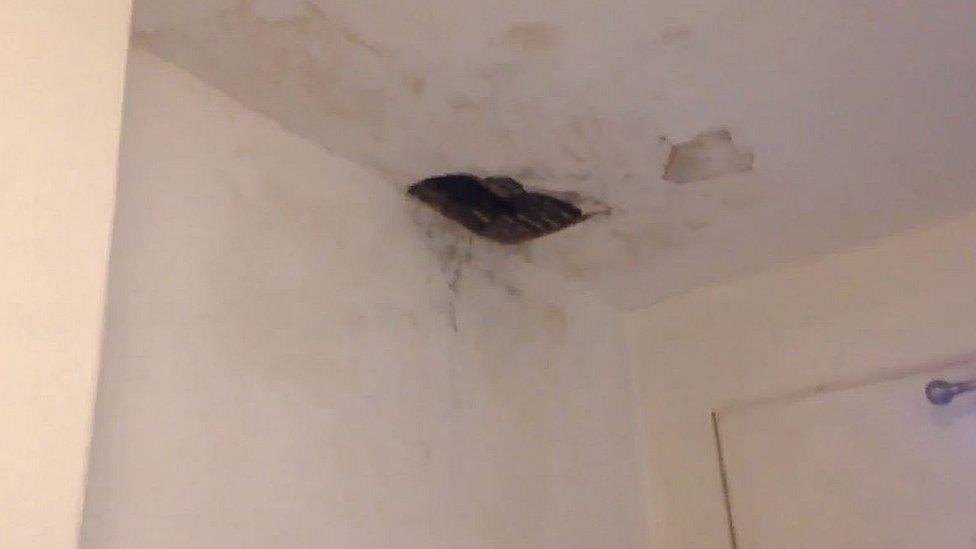 Collapsing ceiling