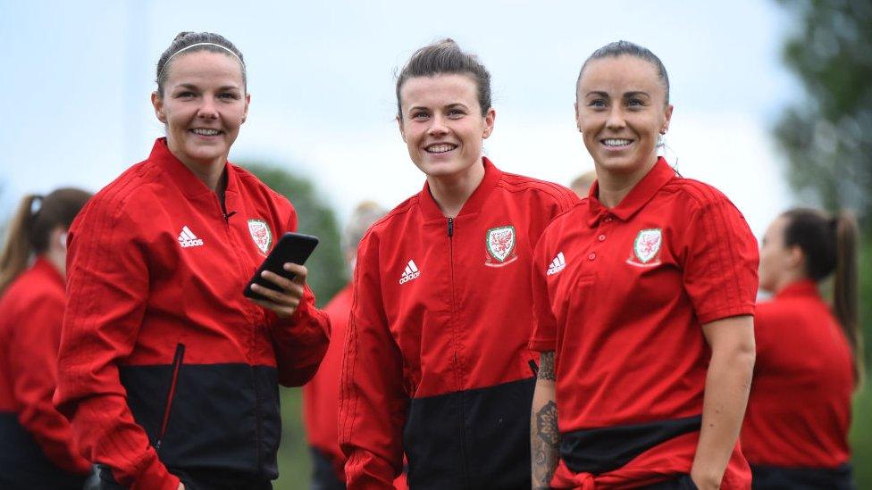 Loren Dykes, Hayley Ladd a Natasha Harding