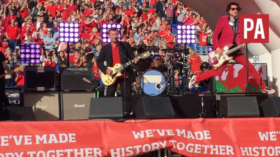 The Manic Street Preachers performed the Wales Euro 2016 anthem at Cardiff City Stadium