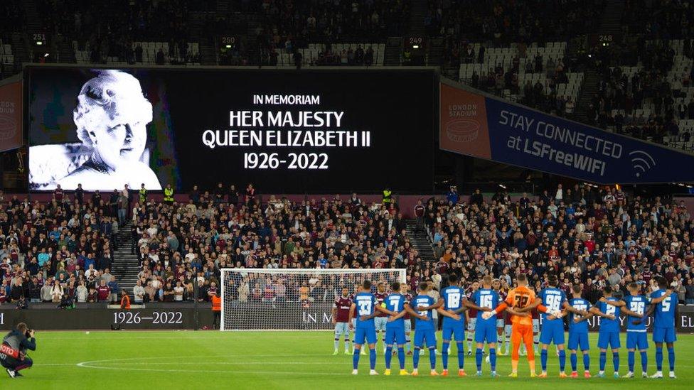 footballer-queen-tribute.