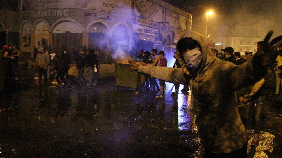 People protesting against a lockdown in Tripoli, Lebanon (27 January 2021)