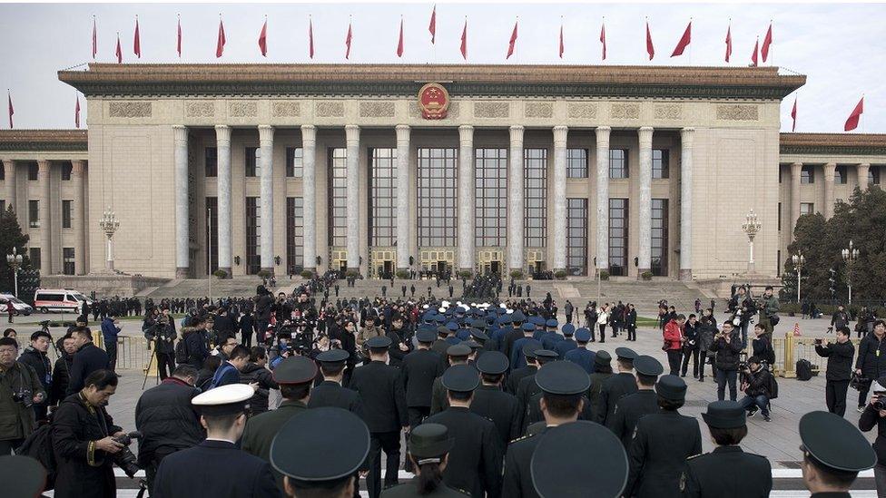 Delegates and security at the Great Hall of the People in Beijing (5 march 2018)