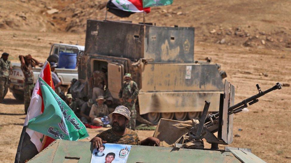 Shia fighters from the Popular Mobilisation force advance towards the Iraqi city of Tal Afar (21 August 2017)