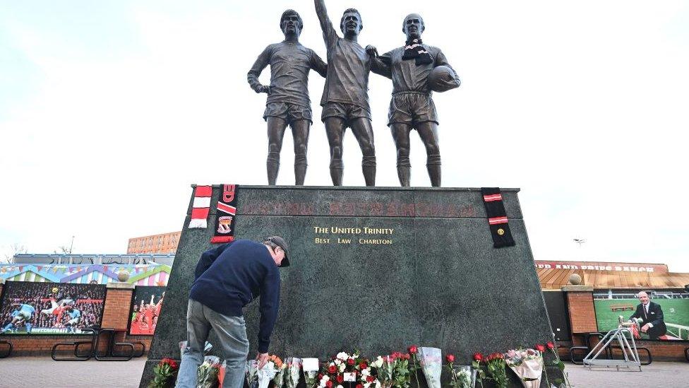 Bobby Charlton statue