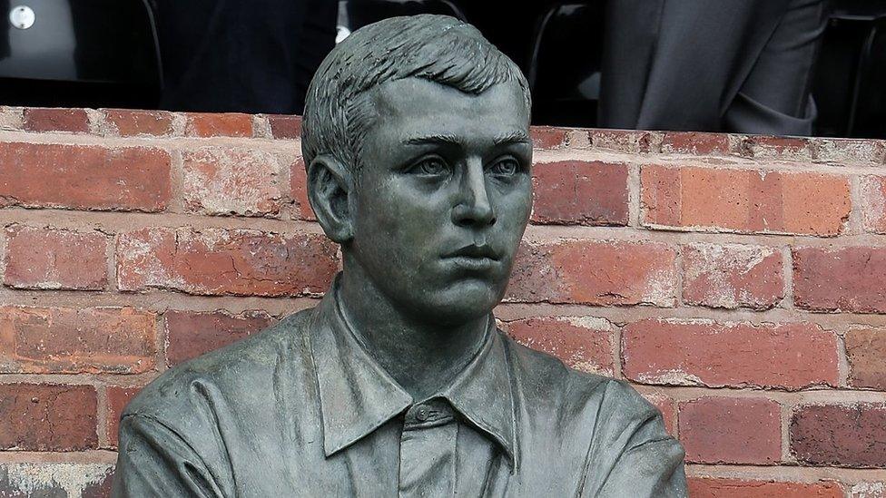 Steve Bloomer bust