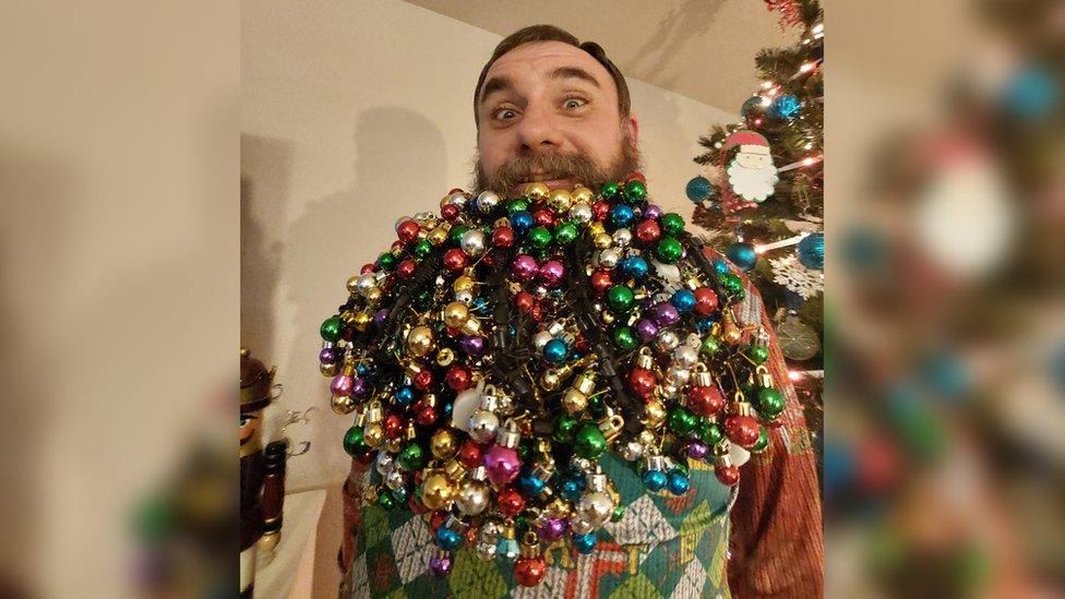 Beard baubles