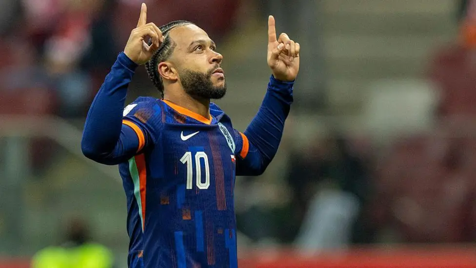 Los Países Bajos prácticamente aseguraron su plaza en el Mundial de 2026 con un empate contra Polonia en Varsovia. Los Países Bajos prácticamente aseguraron su plaza en el Mundial de 2026 con un empate contra Polonia en Varsovia.