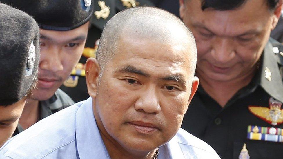 Thai alleged lese majeste suspect Suriyan Sujaritpolwong (C) is escorted by police officers as he arrive at the Martial Court in Bangkok, Thailand, 21 October 2015