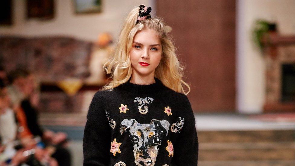 Model wearing an Invisibobble scrunchie