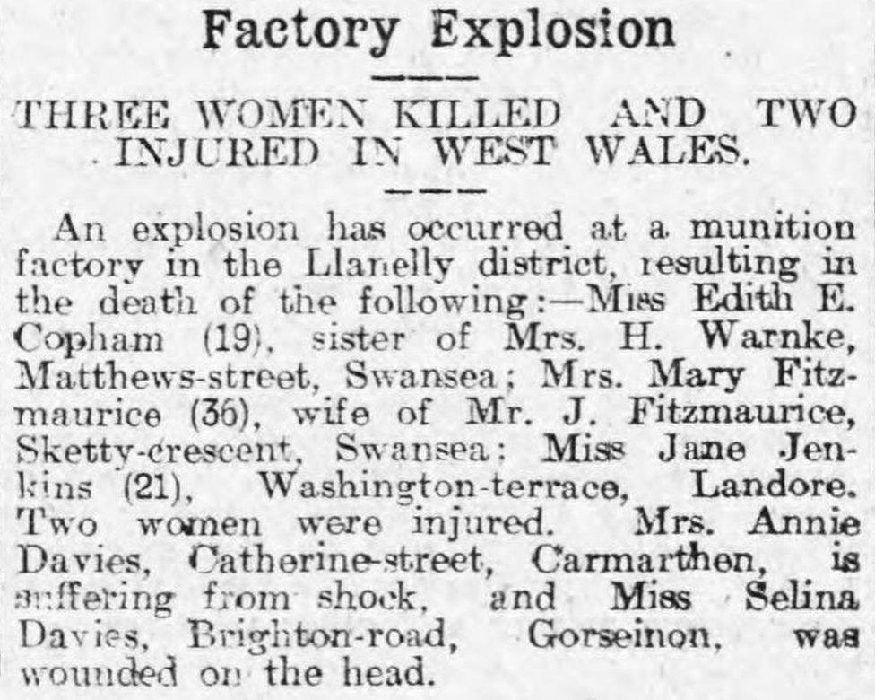 Hanes y ddamwain yn y ffatri ym Mhen-bre ym mis Tachwedd 1918 yn The Carmarthen Journal and South Wales Weekly Advertiser