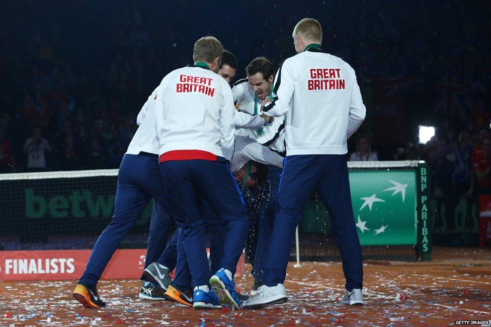 Murray makes sure Leon Smith gets a soaking