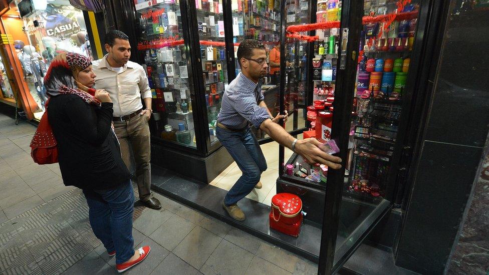 Shoppers in Cairo (file photo)