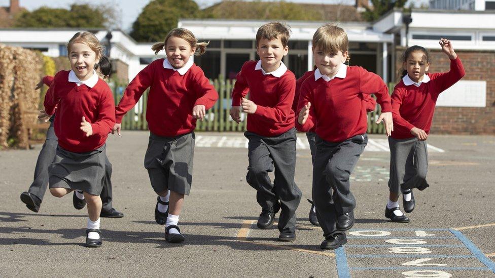 kids running a race